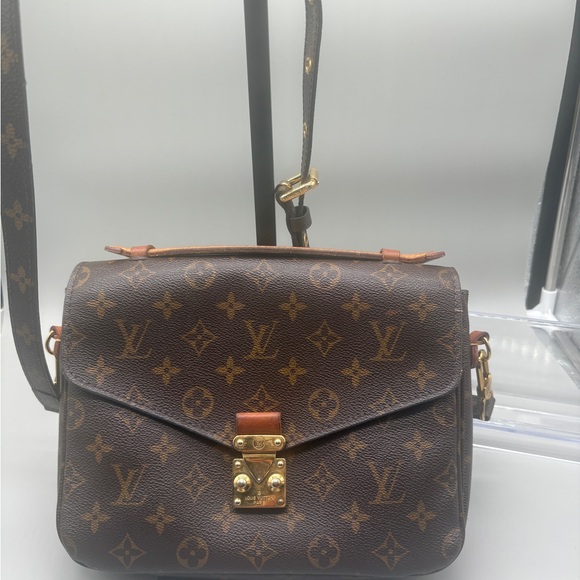 Louis Vuitton Pochette Métis Monogram Canvas Crossbody Bag Authentic with COA